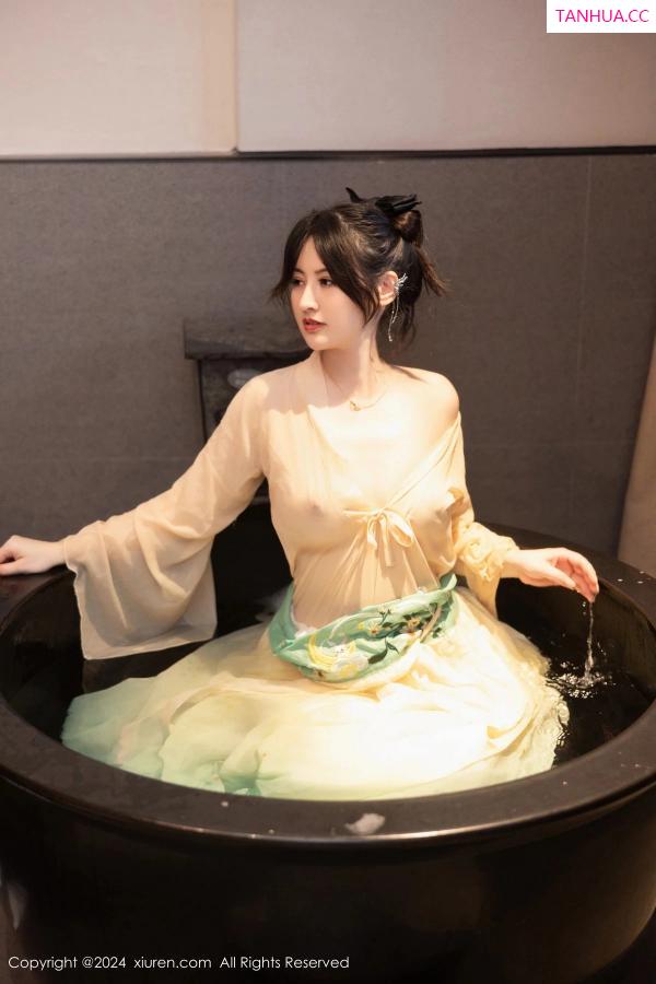陈诗诗 诗诗 [XiuRen]高清写真图 2024.02.22 No.8128 诗诗kiki 性感美臀第30张图片